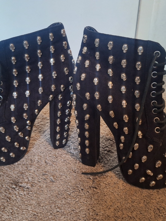 Traffic Shoes - Womens Black Studded Skull Lace-Up Platform Booties 6 Inch Heel Sz 7